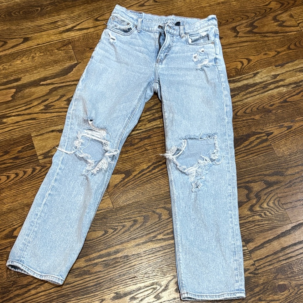 American Eagle Outfitters Light Blue Distressed Boyfriend Jeans